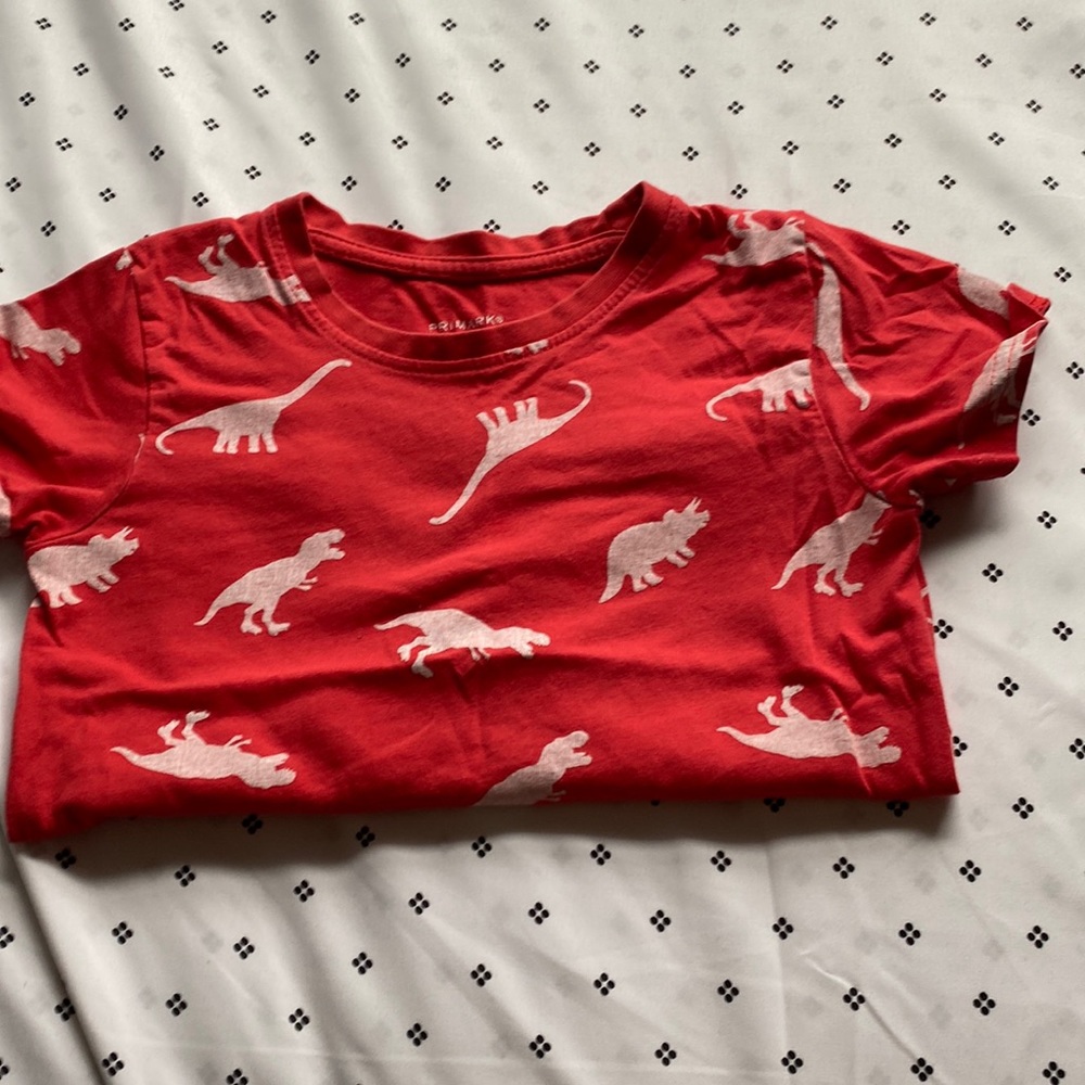 A tee shirt barely used and good quality